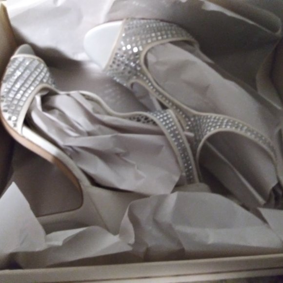 New Ivory Dress Satin Heel - Picture 2 of 4